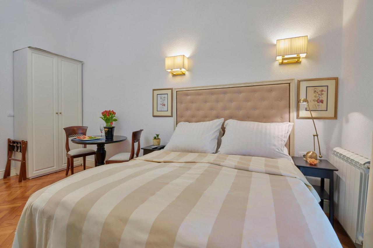 Apartament Little Roos *